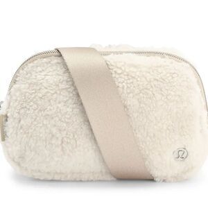 Lululemon Everywhere Belt Bag